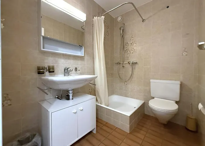 Fluee 8 * لوكباد