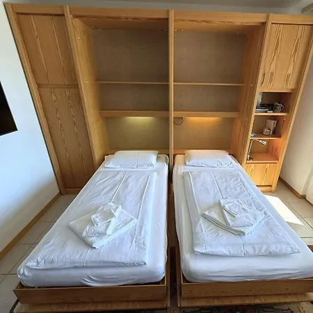 アパート Fluee 8 *